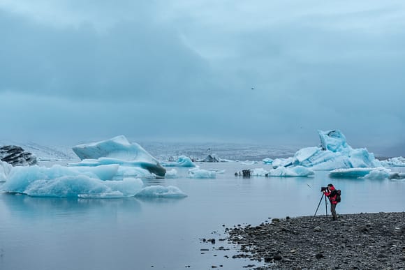 Fotógrafo en el Lago Glaciar de Jökulsárlón