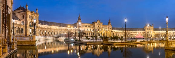 La hermosa Plaza España en Sevilla